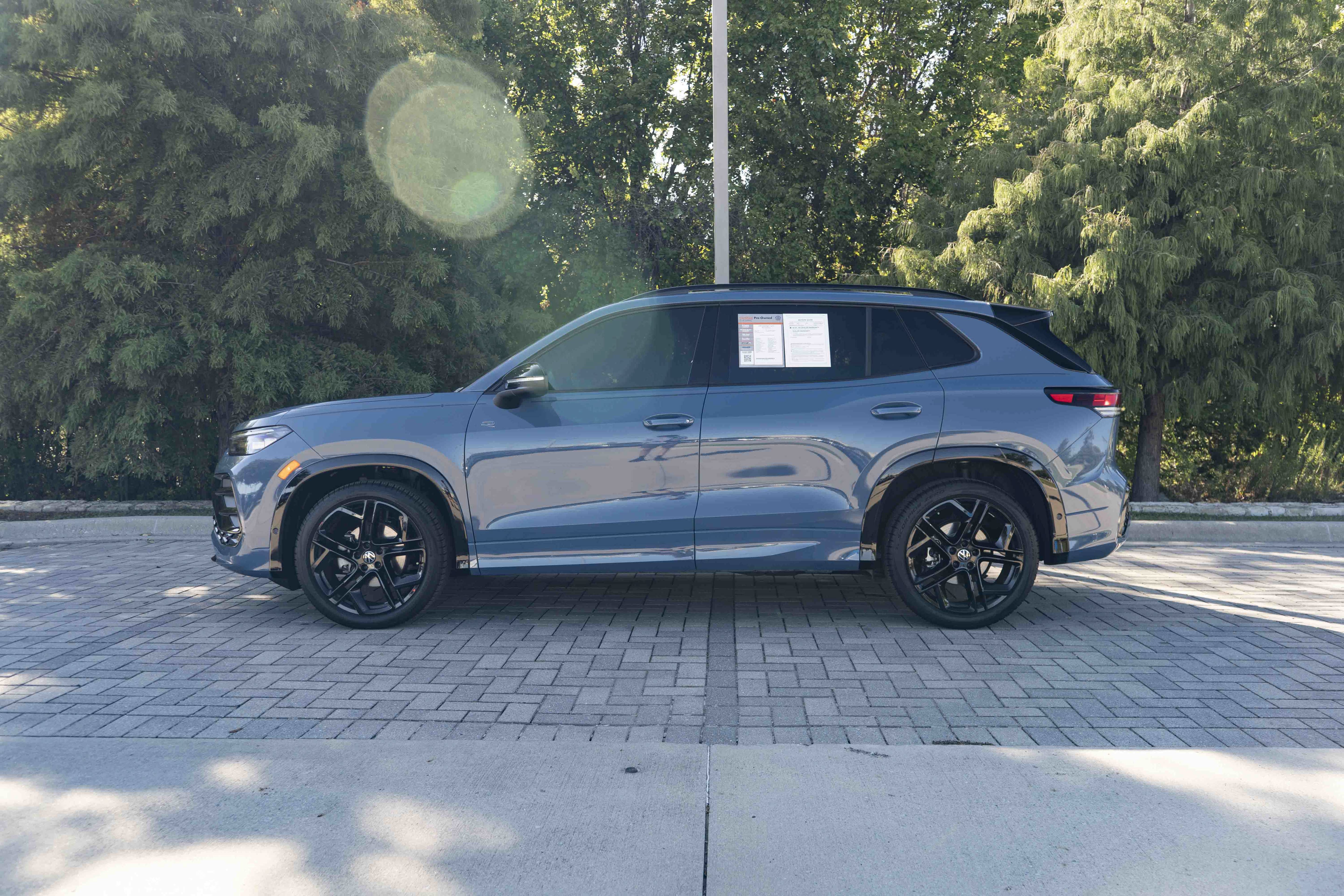 Certified 2026 Volkswagen Tiguan SE R-Line FWD image 5