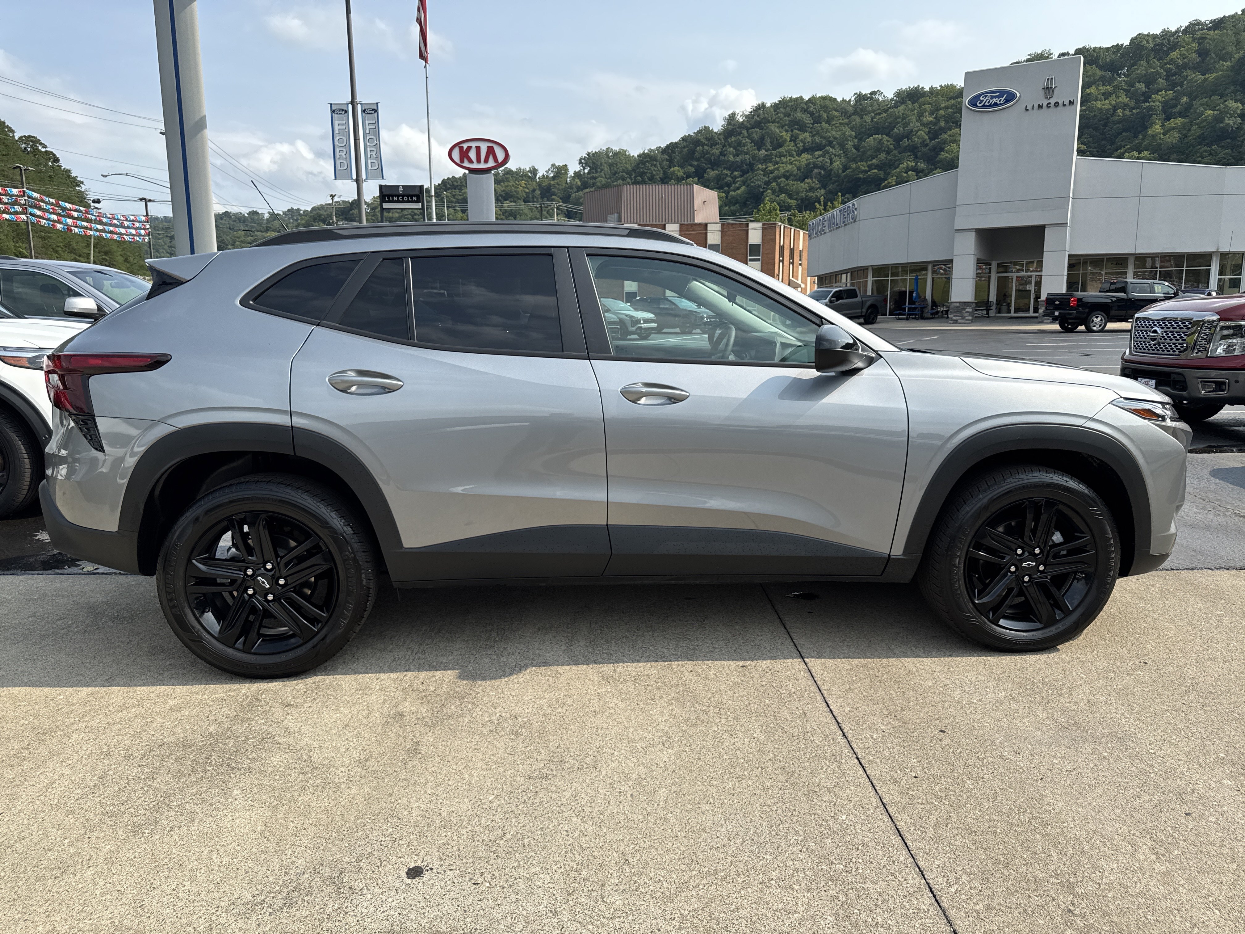 Used 2025 Chevrolet Trax ACTIV w/ Driver Confidence Package FWD image 7