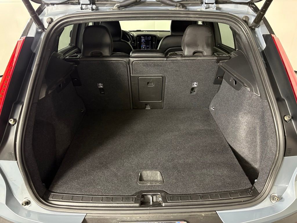 Used 2023 Volvo XC40 Recharge Core AWD/4WD image 36