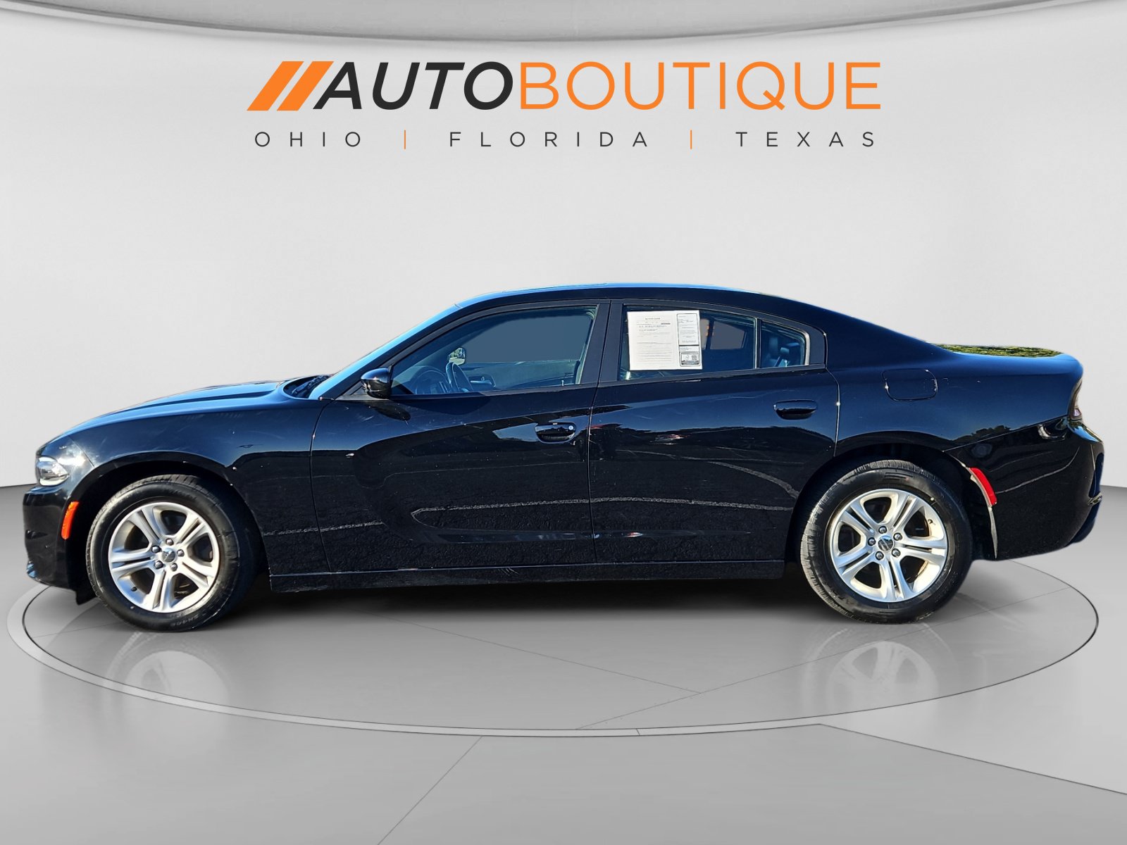 Used 2020 Dodge Charger SXT w/ Leather Interior Group RWD image 2