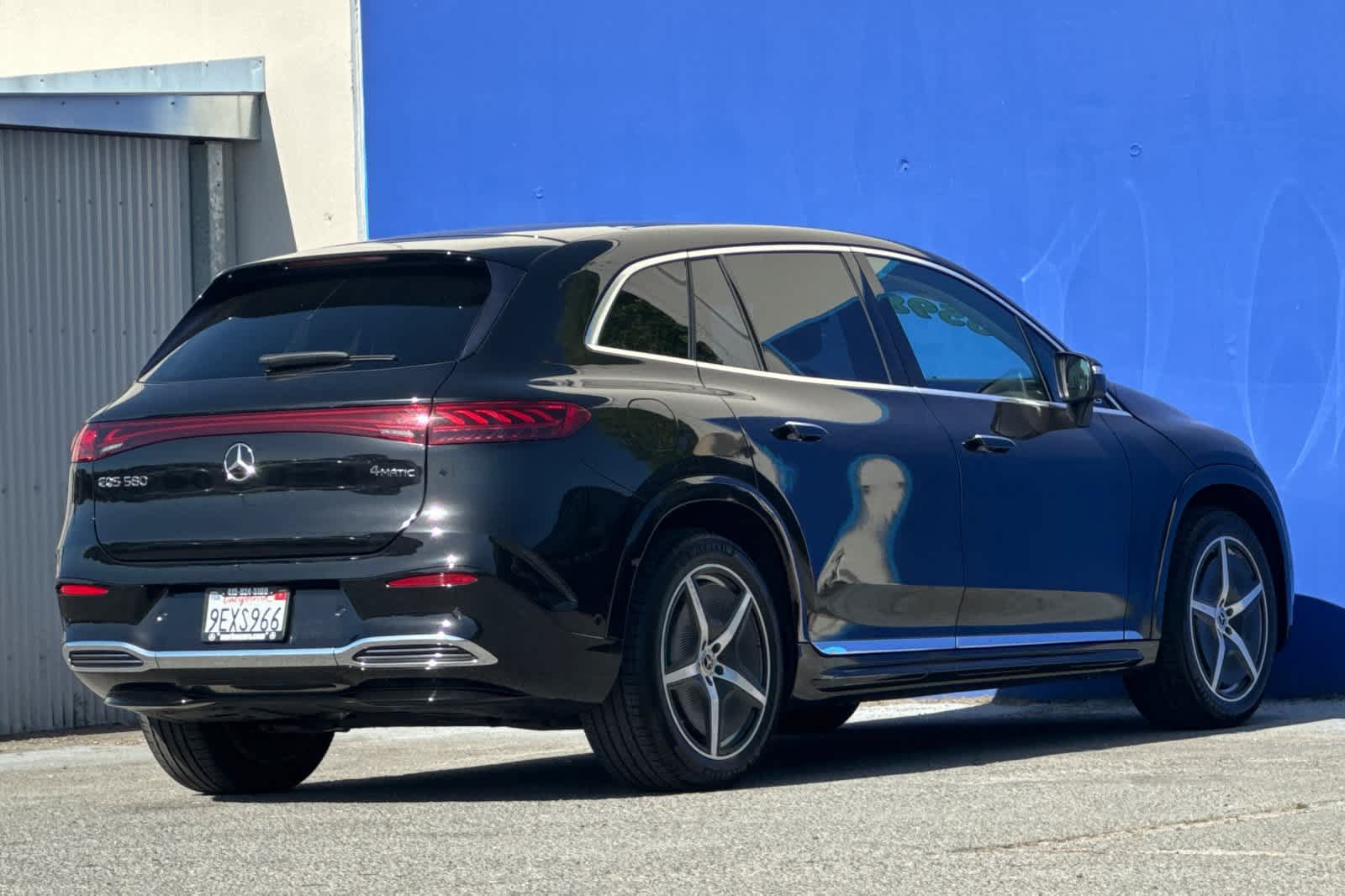 Used 2023 Mercedes-Benz EQS 580 4MATIC SUV image 3
