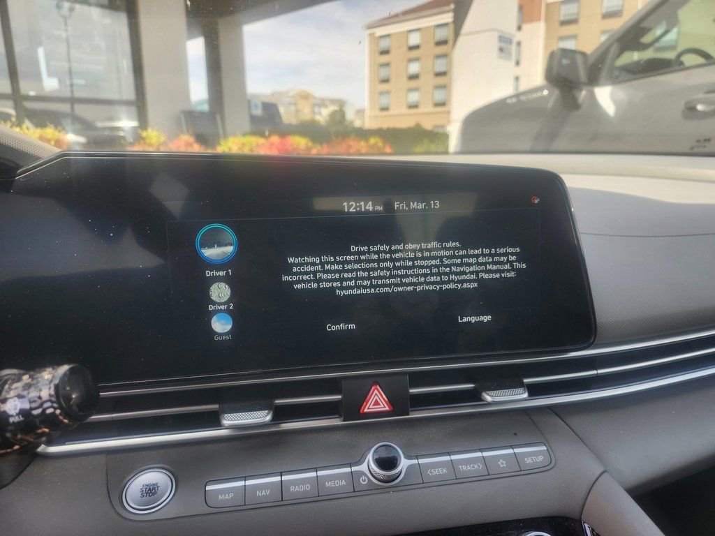 Used 2025 Hyundai Elantra SEL image 8