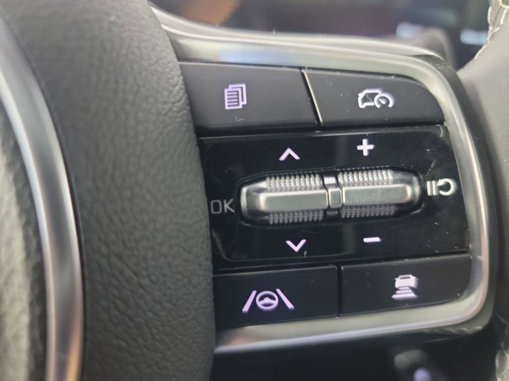 Certified 2025 Kia Sorento EX w/ Panoramic Sunroof Package image 29