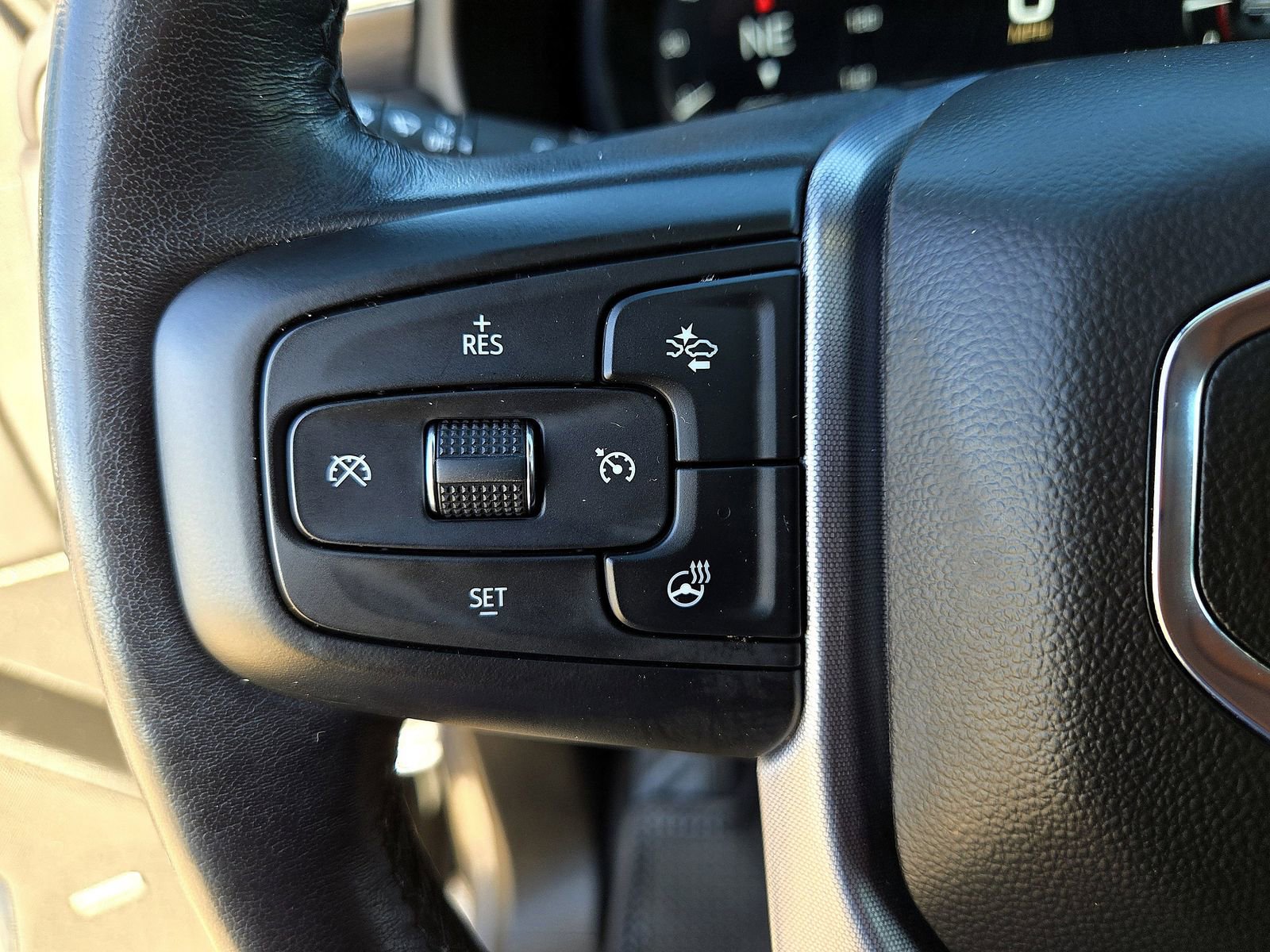 Used 2022 GMC Yukon SLT w/ SLT Luxury Package image 14