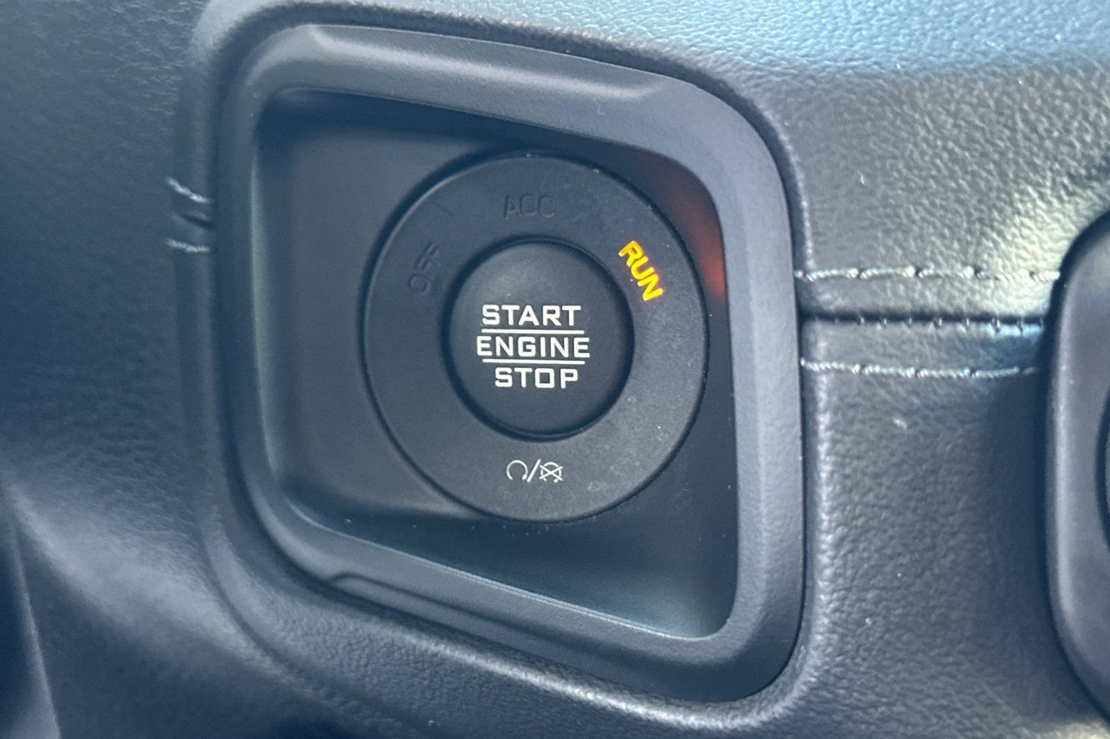 Used 2024 Jeep Wrangler Unlimited Sahara AWD/4WD image 25