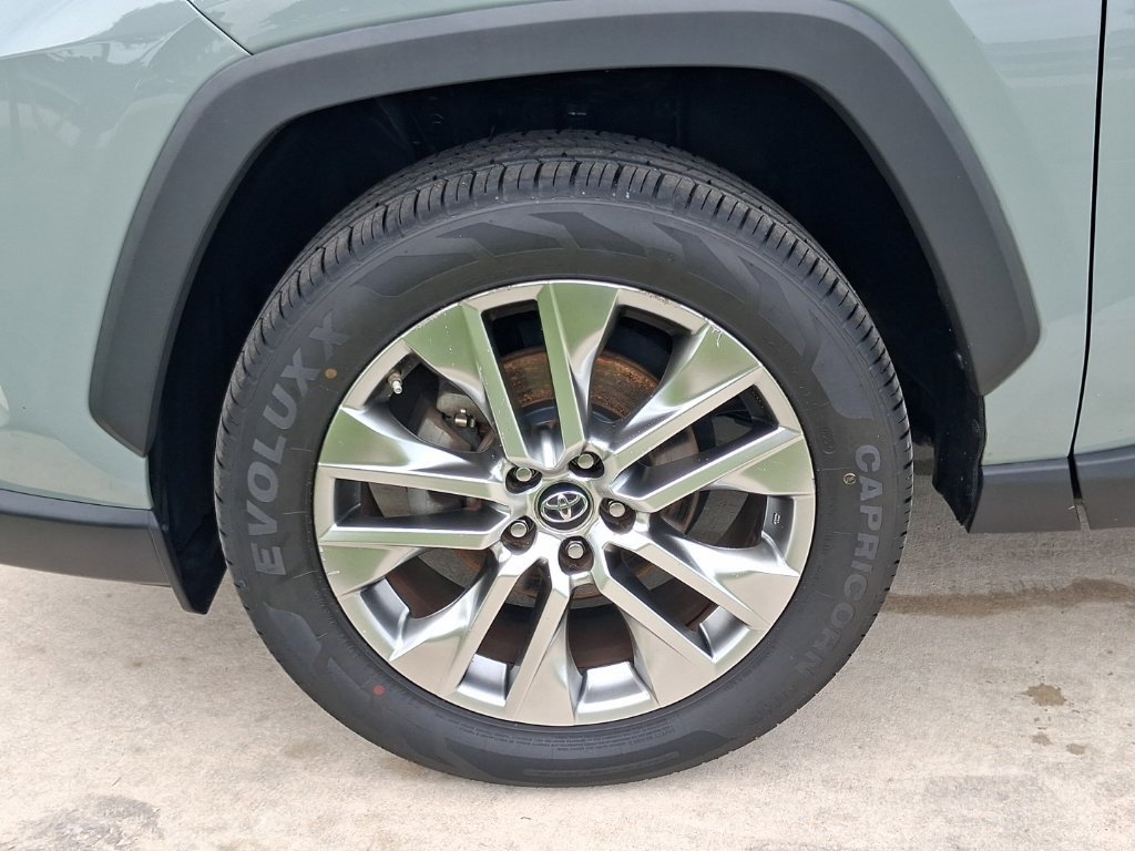 Used 2019 Toyota RAV4 XLE Premium w/ Cold Weather Package FWD image 3