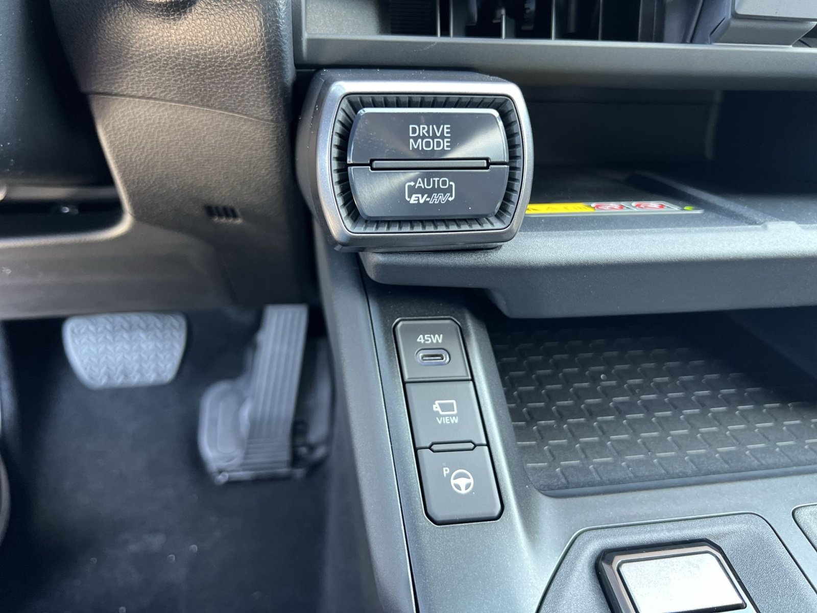 New 2026 Toyota RAV4 XSE AWD/4WD image 27