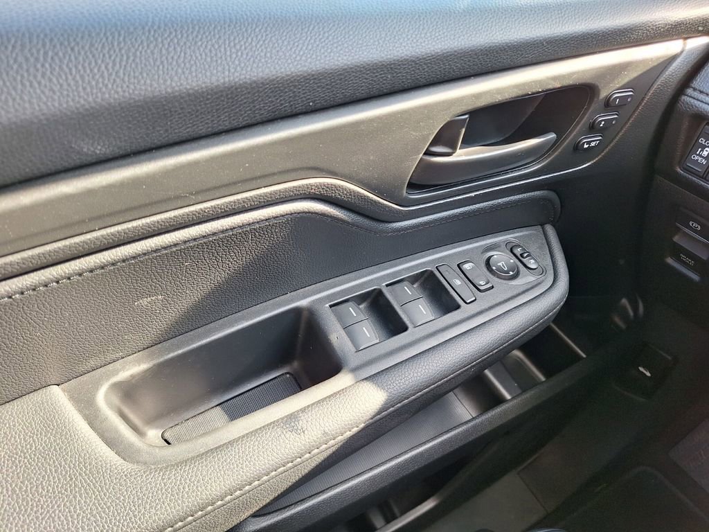 Used 2025 Honda Odyssey Sport-L image 18
