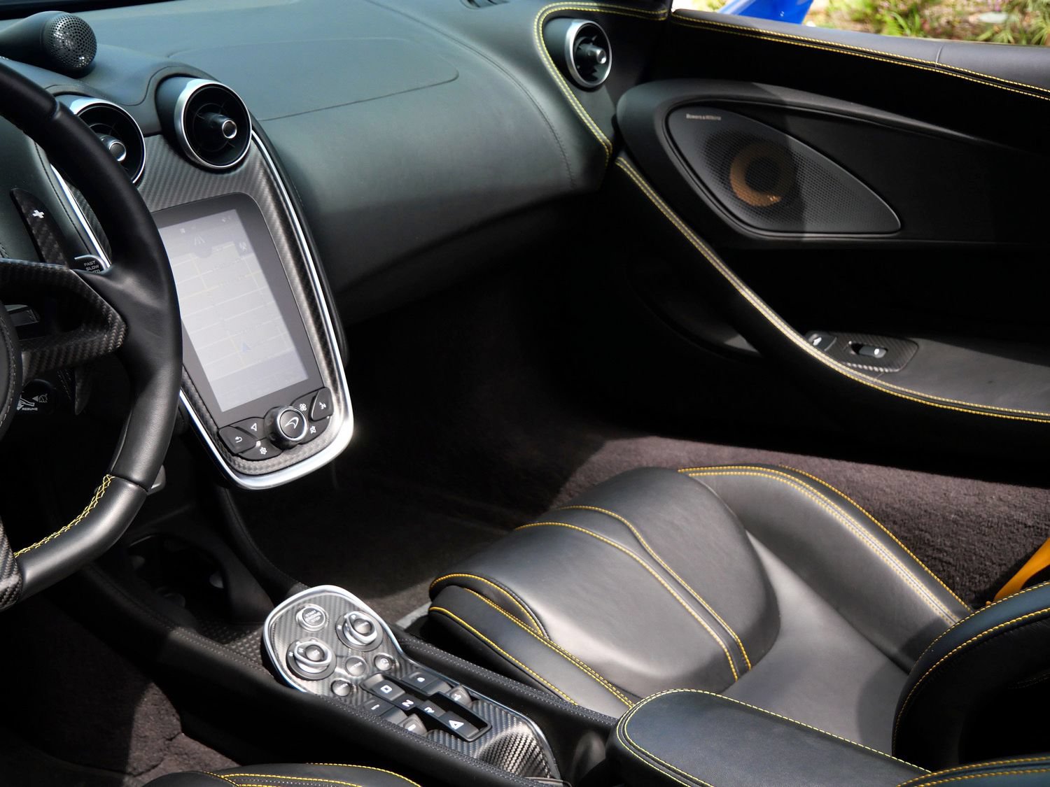 Used 2020 McLaren 570S Spider RWD image 19