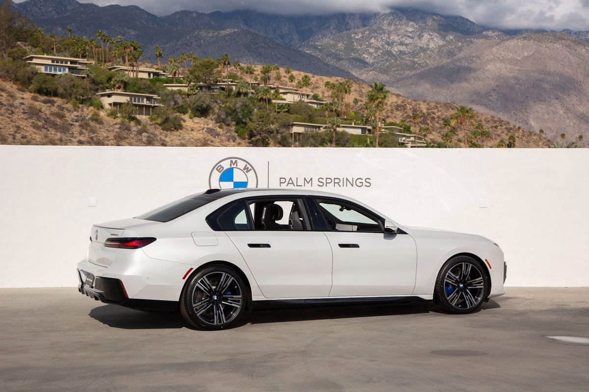 Used 2025 BMW i7 xDrive60 w/ Executive Package AWD/4WD image 5