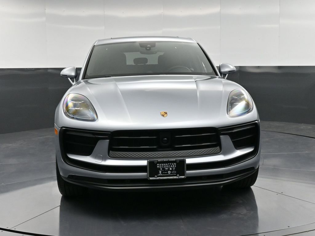 Certified 2025 Porsche Macan image 11