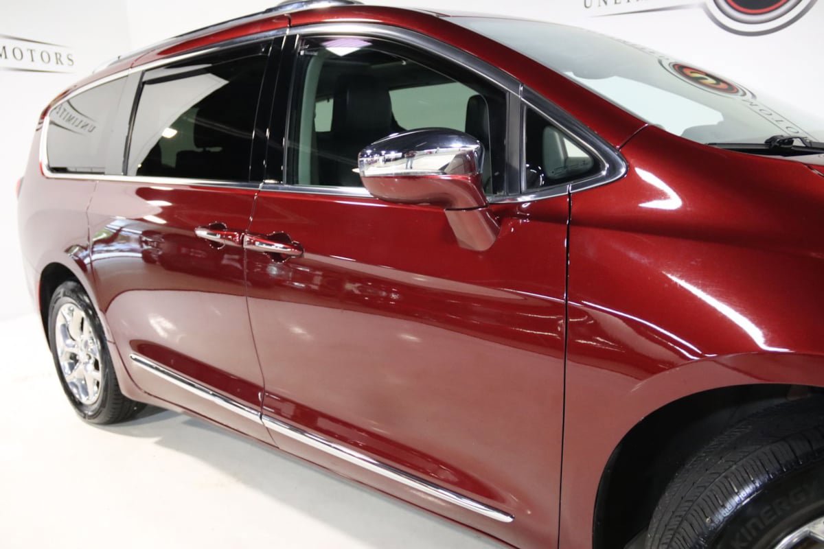 Used 2018 Chrysler Pacifica Limited FWD image 8