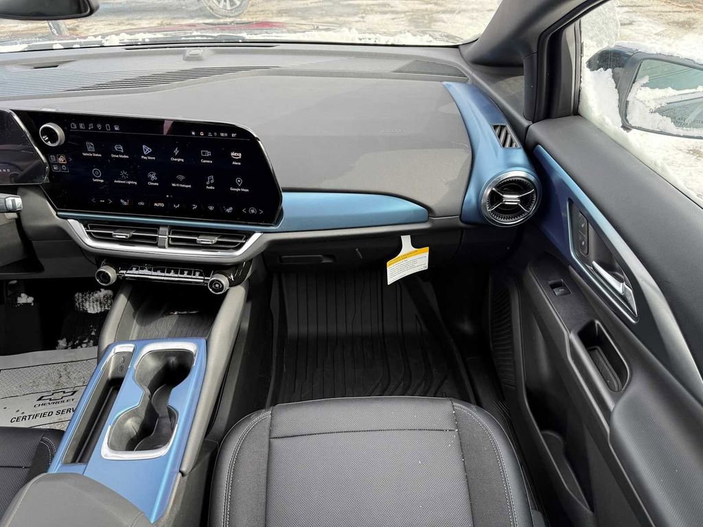 Used 2025 Chevrolet Equinox EV LT w/ Convenience Package image 38