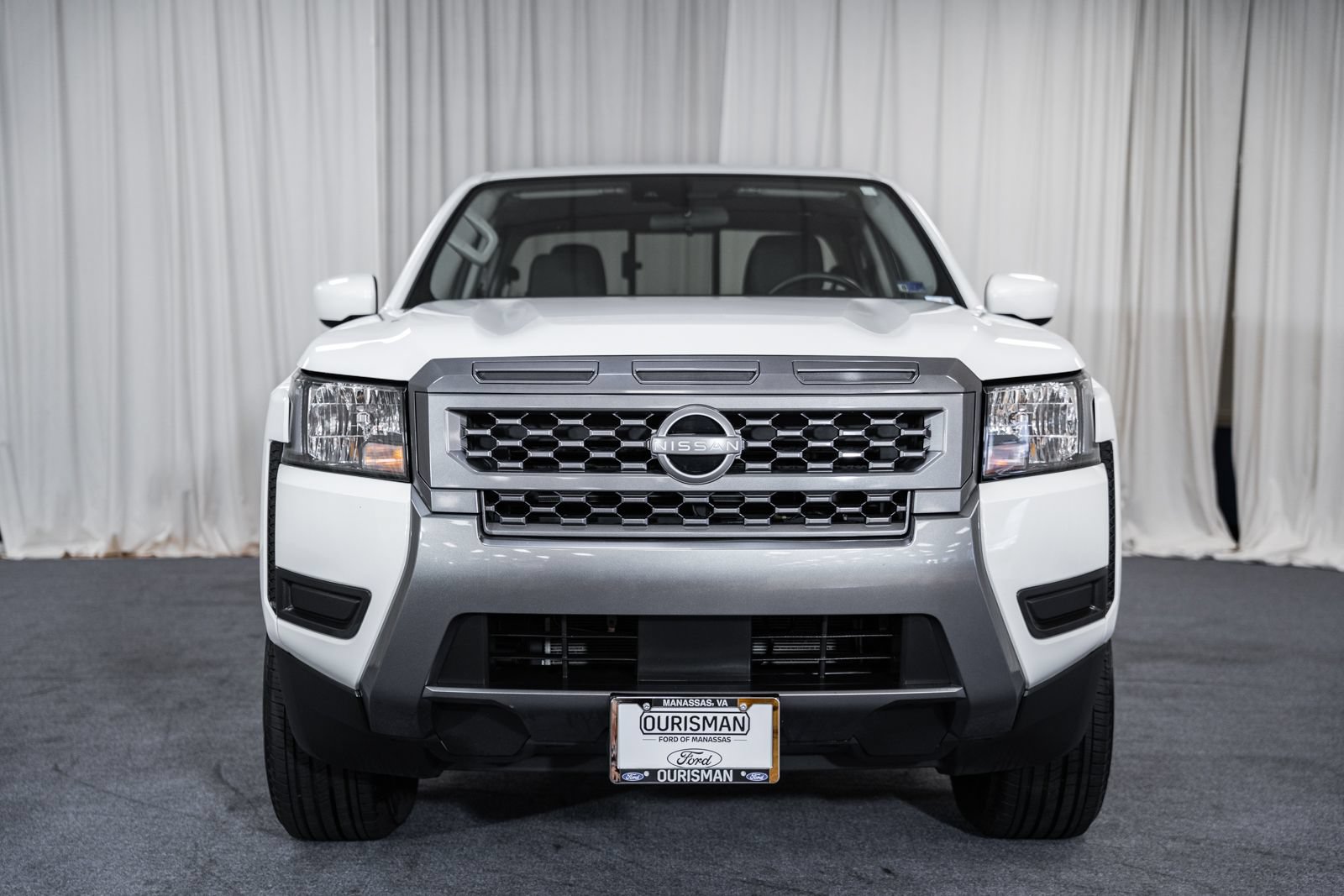 Used 2025 Nissan Frontier SV RWD image 2
