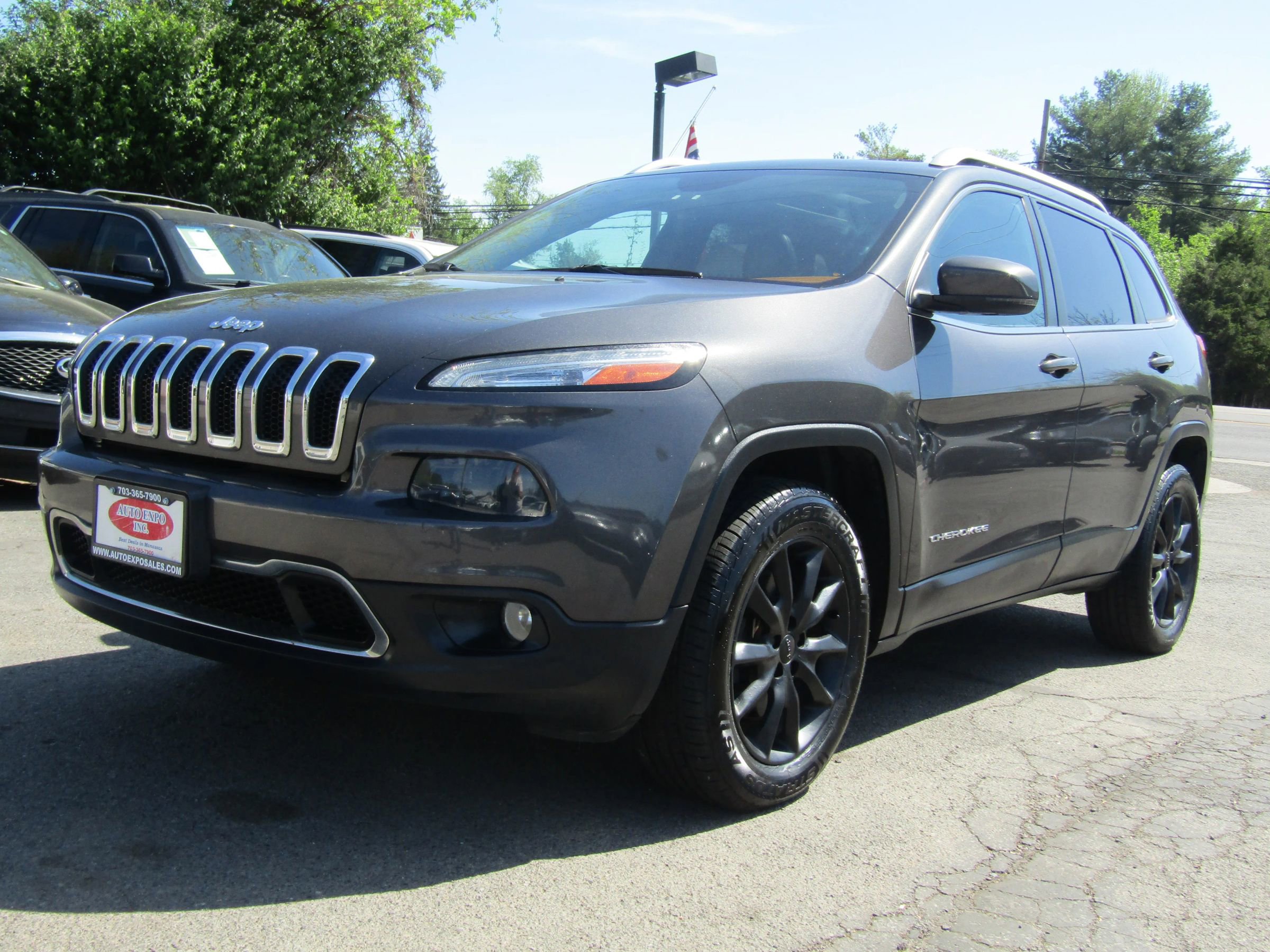Used 2015 Jeep Cherokee Limited image 3