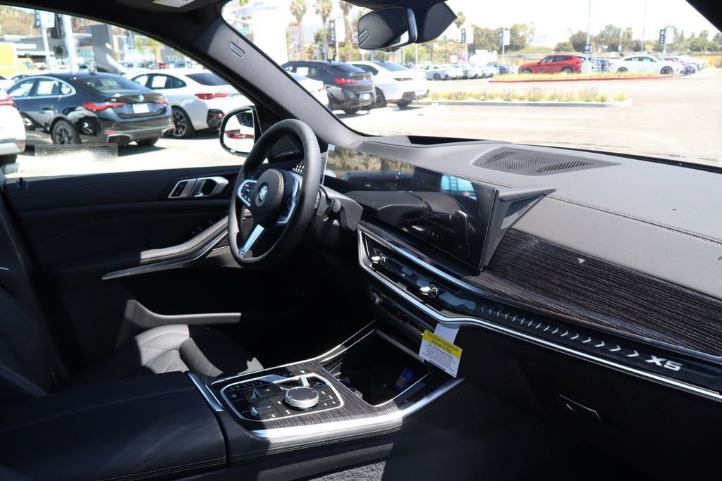 New 2026 BMW X5 xDrive50e image 10