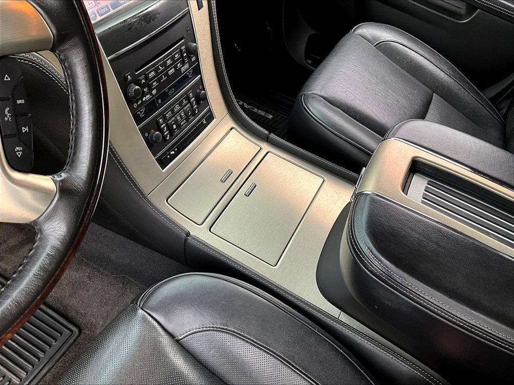 Used 2013 Cadillac Escalade Platinum AWD/4WD image 19