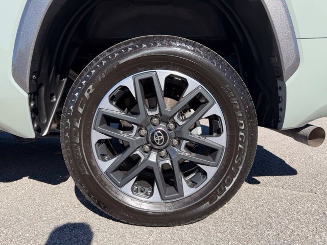 Used 2025 Toyota Tundra Limited AWD/4WD image 25
