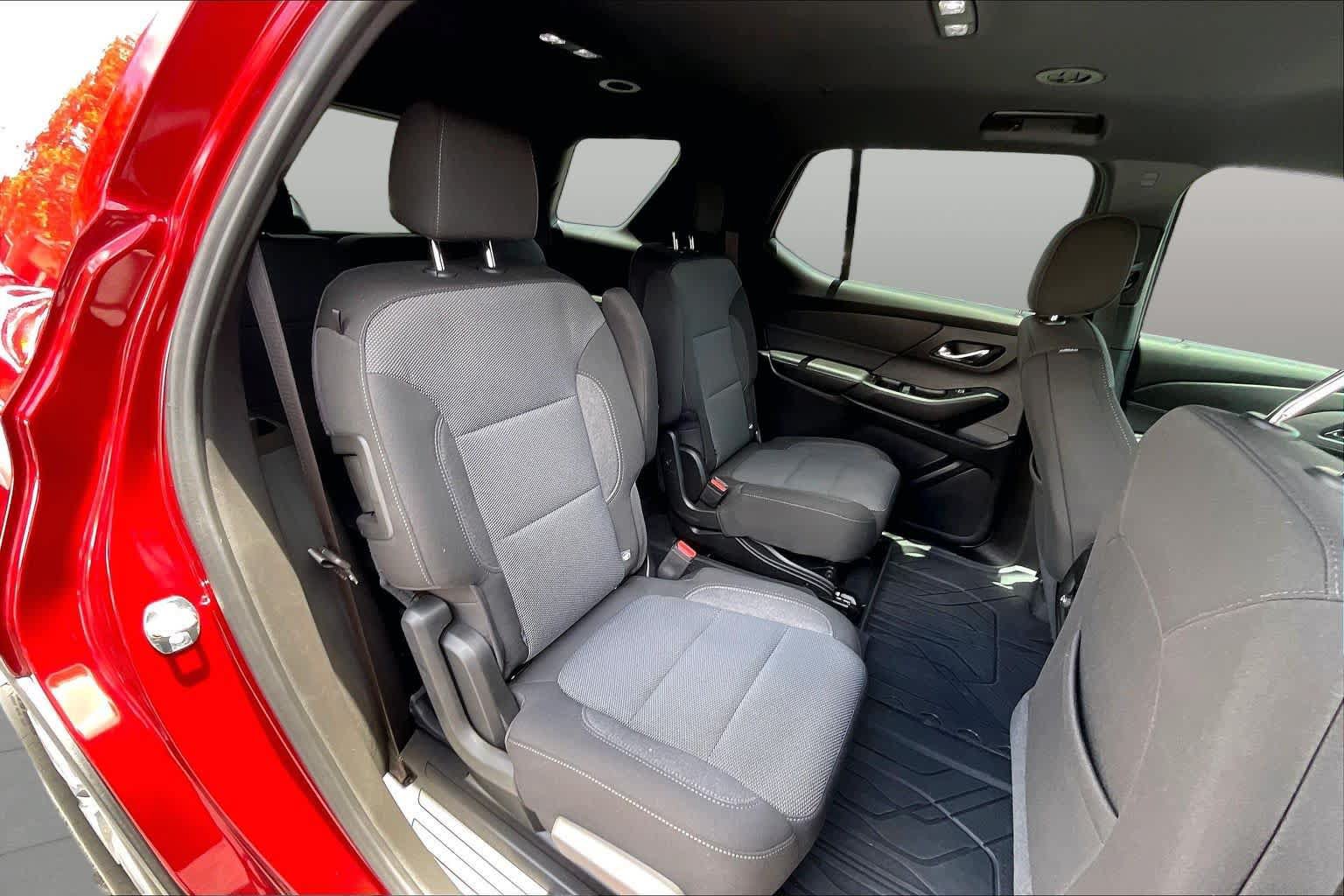 Used 2023 Chevrolet Traverse LT FWD image 26