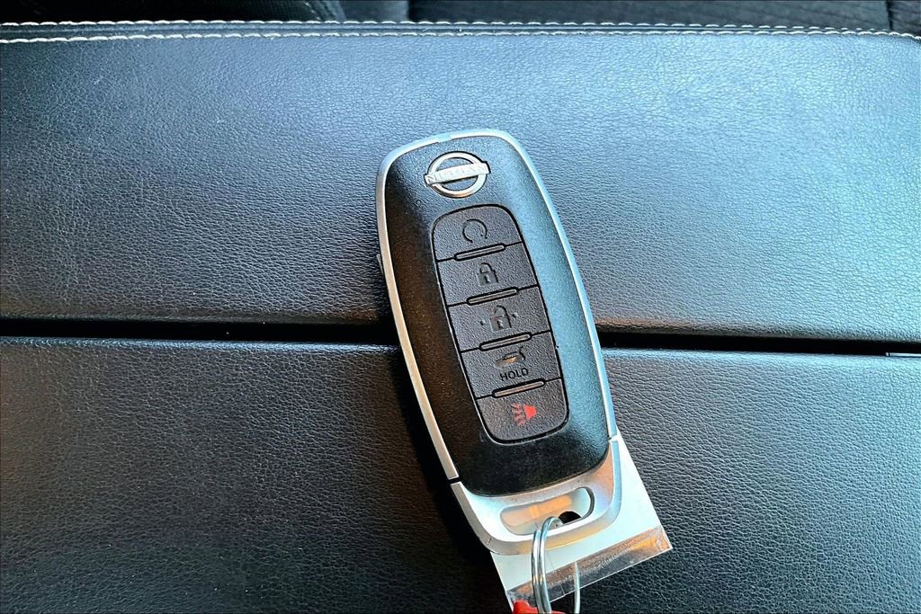 Used 2024 Nissan Rogue SV image 16