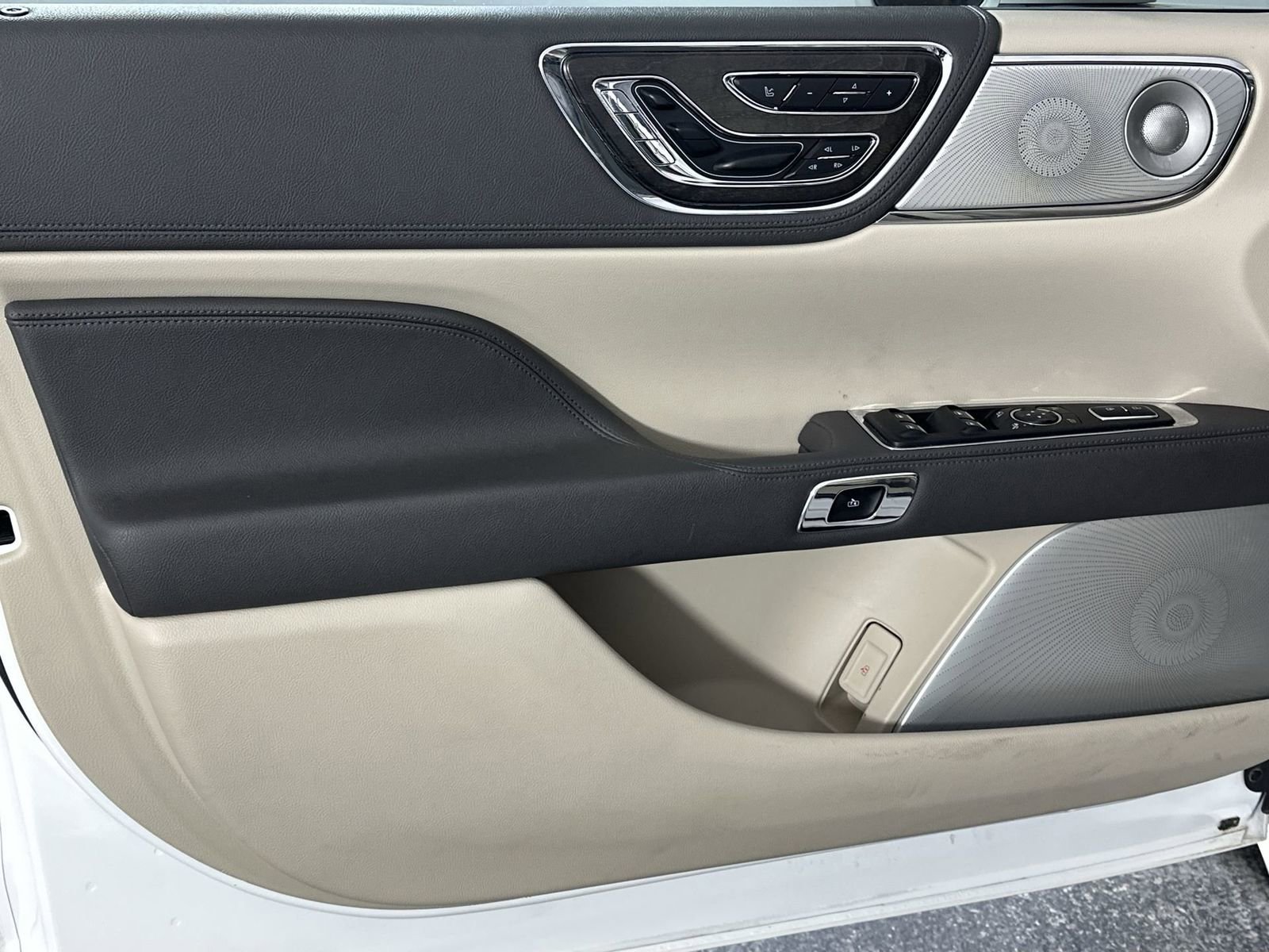 Used 2020 Lincoln Continental Reserve w/ Luxury Package image 33