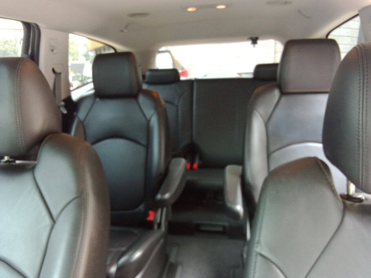 Used 2012 Chevrolet Traverse LT FWD image 12