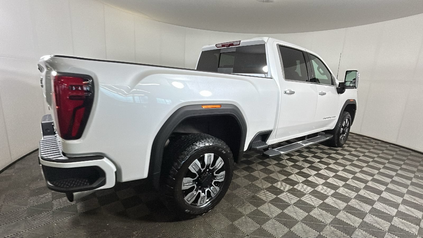 Used 2024 GMC Sierra 2500 Denali w/ Denali Reserve Package AWD/4WD video 3