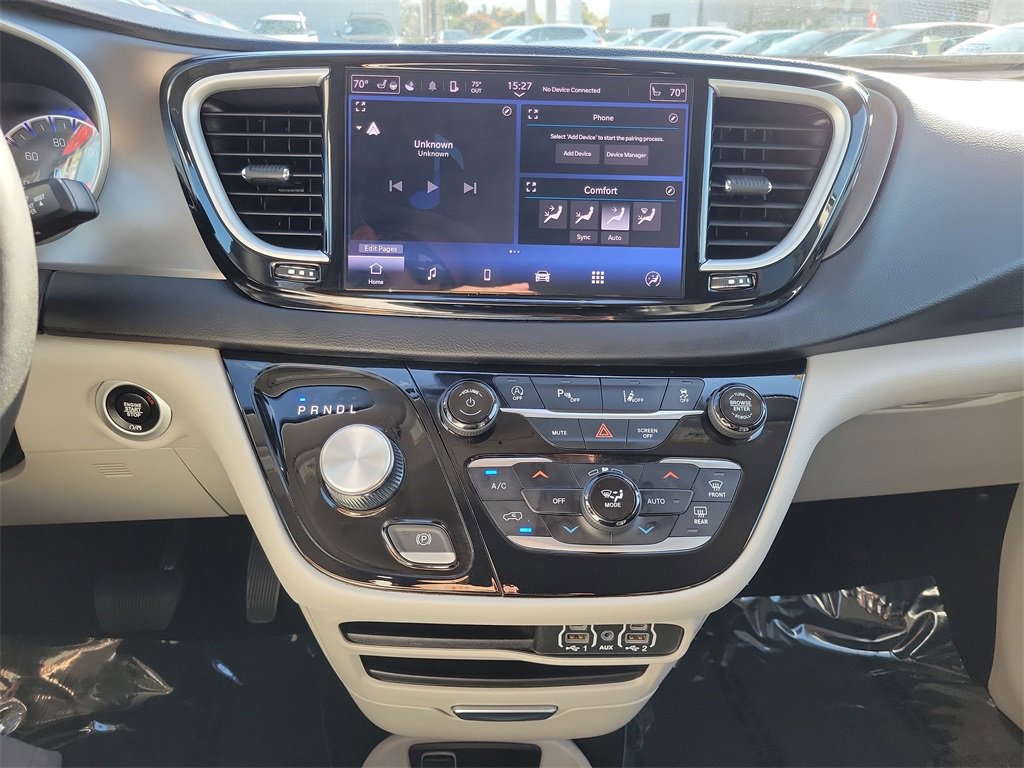 Used 2024 Chrysler Pacifica Touring-L image 13