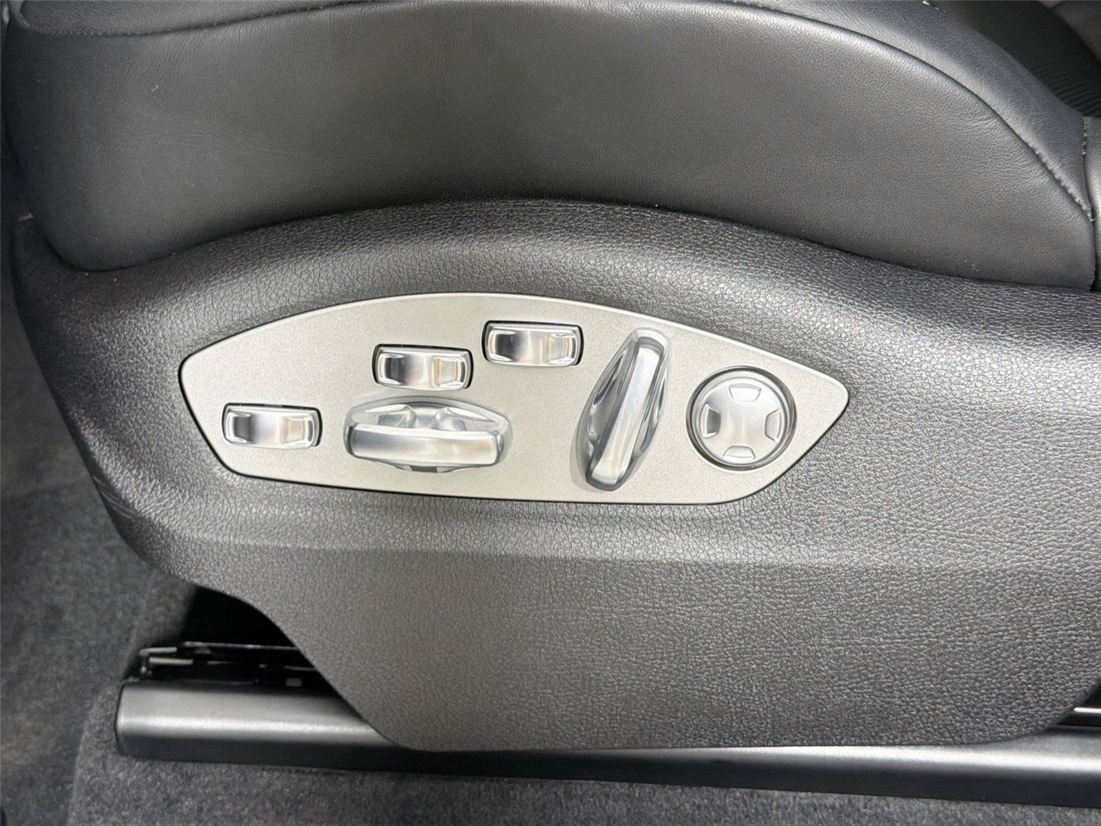 Certified 2025 Porsche Macan S AWD/4WD image 32