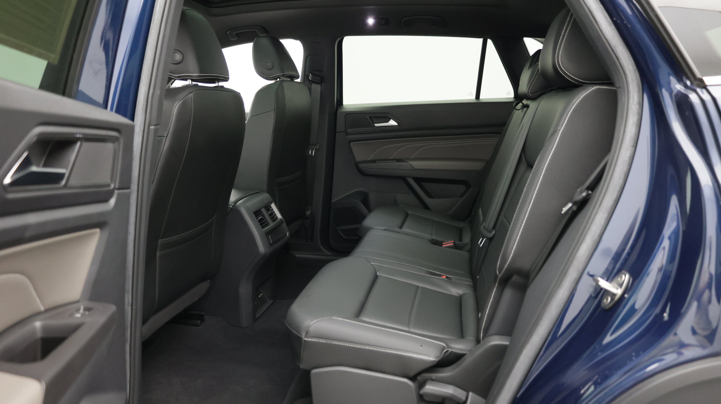 Used 2023 Volkswagen Atlas Cross Sport SE w/ Panoramic Sunroof Package FWD image 24