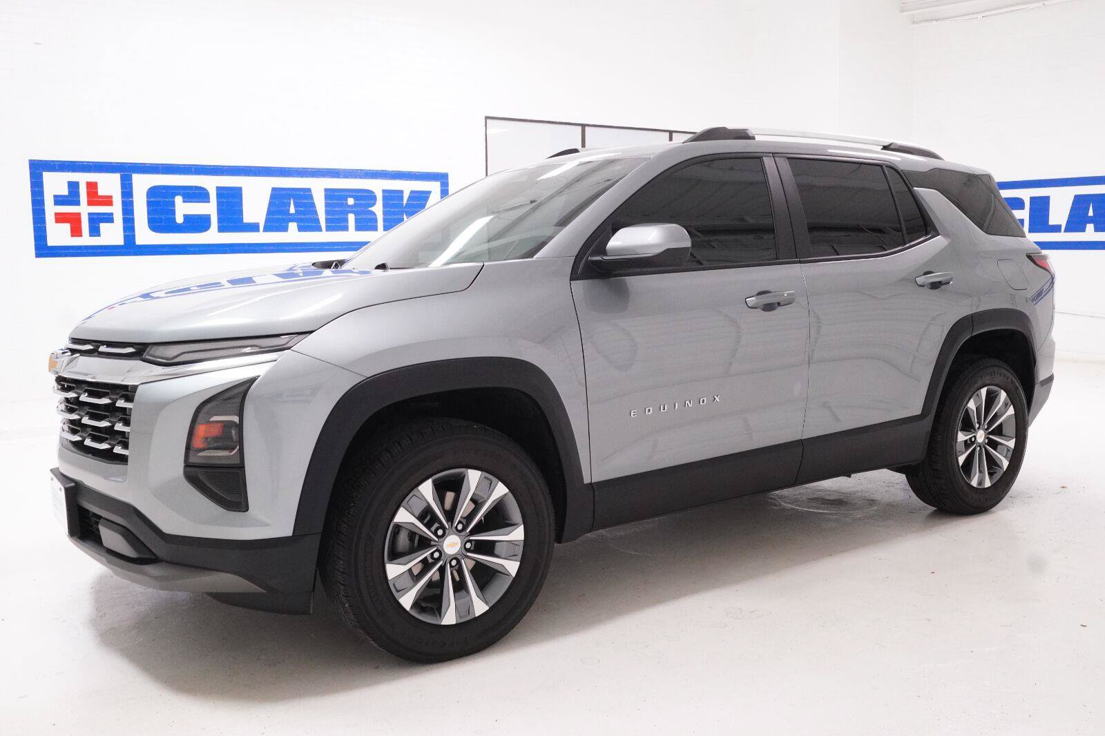Used 2025 Chevrolet Equinox LT w/ Convenience Package II FWD image 35
