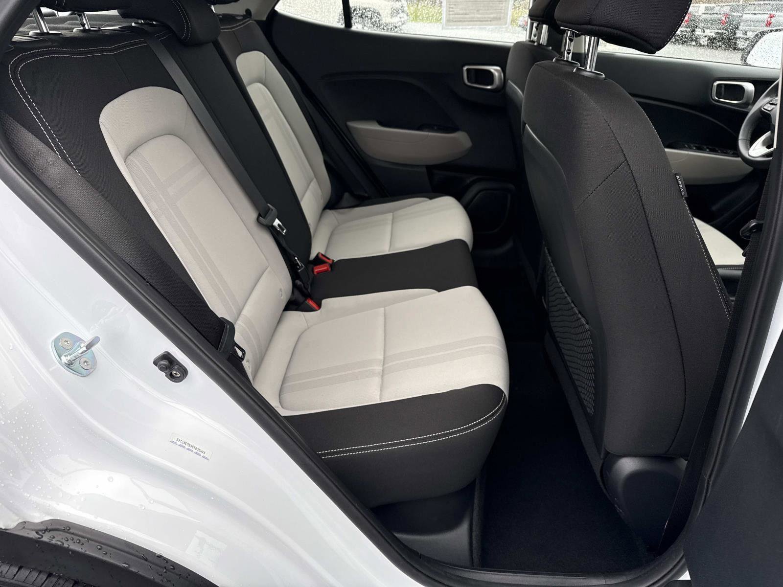 Used 2025 Hyundai Venue SEL image 20