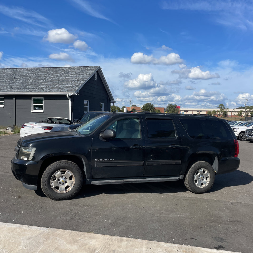 Used 2010 Chevrolet Suburban LT image 10