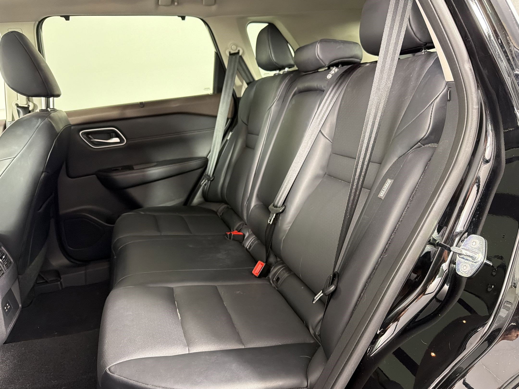 Used 2021 Nissan Rogue SV w/ Premium Package image 18