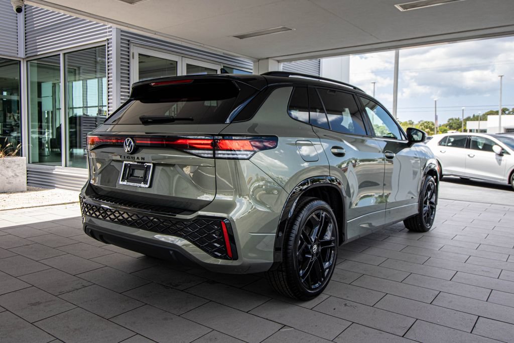 New 2026 Volkswagen Tiguan SE R-Line FWD image 2