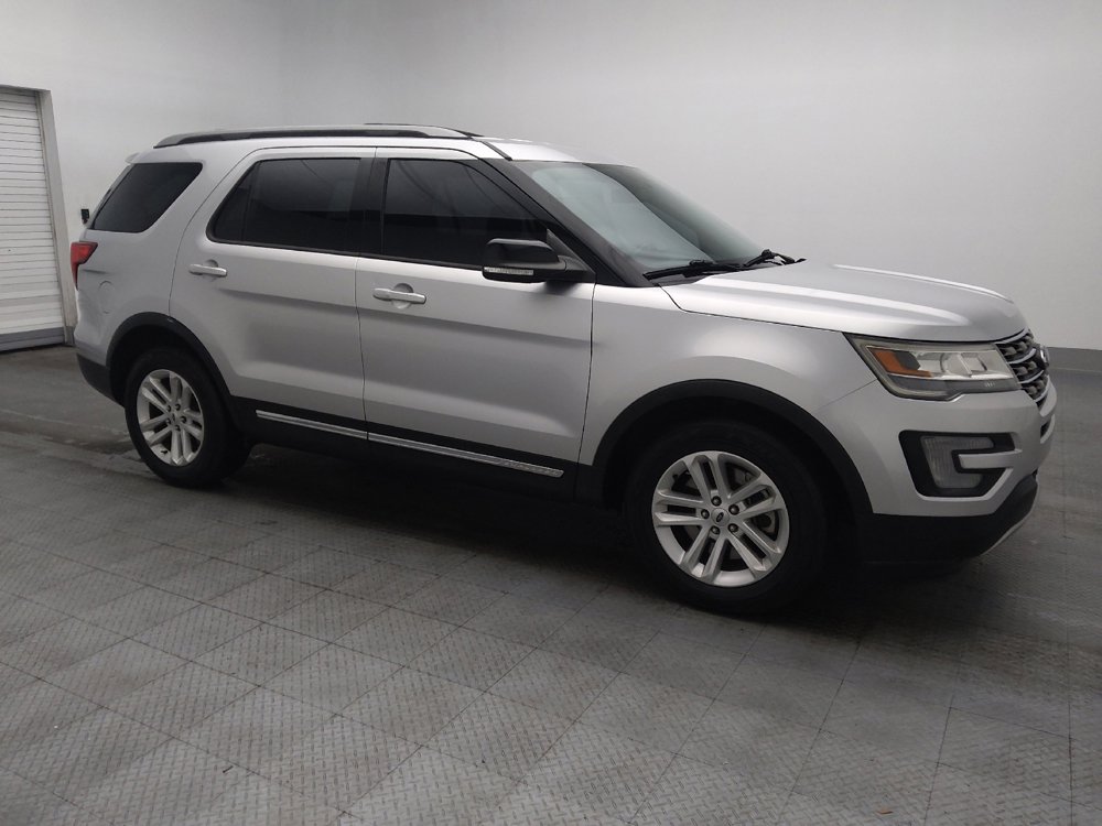 Used 2017 Ford Explorer XLT image 11