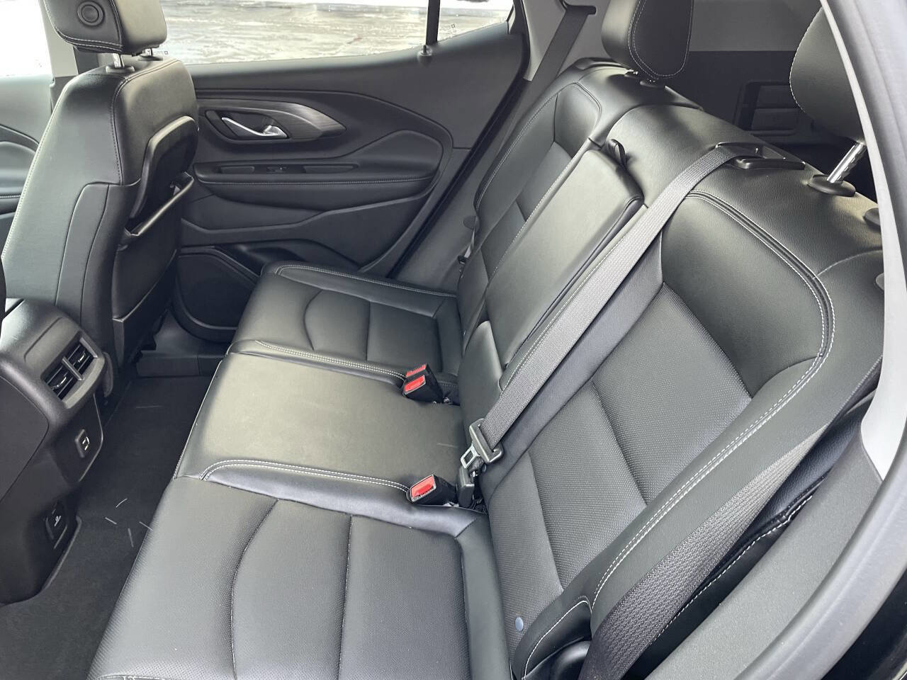 Used 2023 GMC Terrain SLT image 4