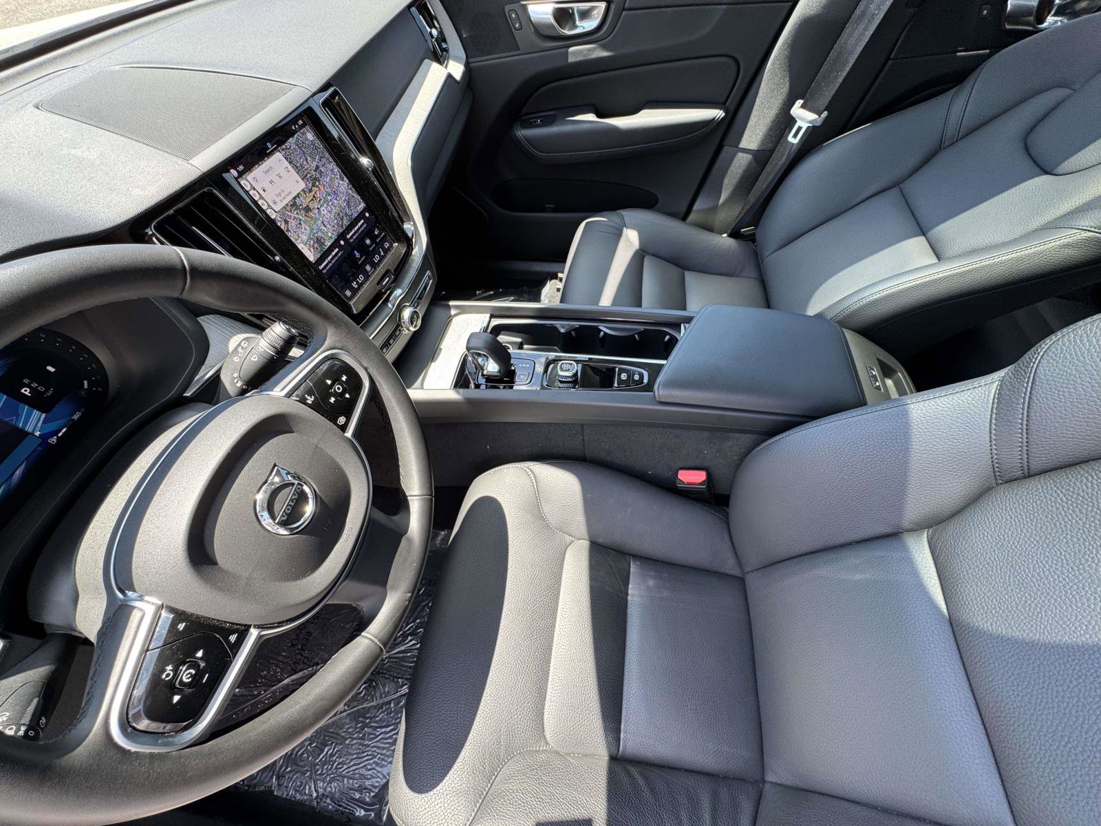 Certified 2025 Volvo XC60 B5 Plus AWD/4WD image 10