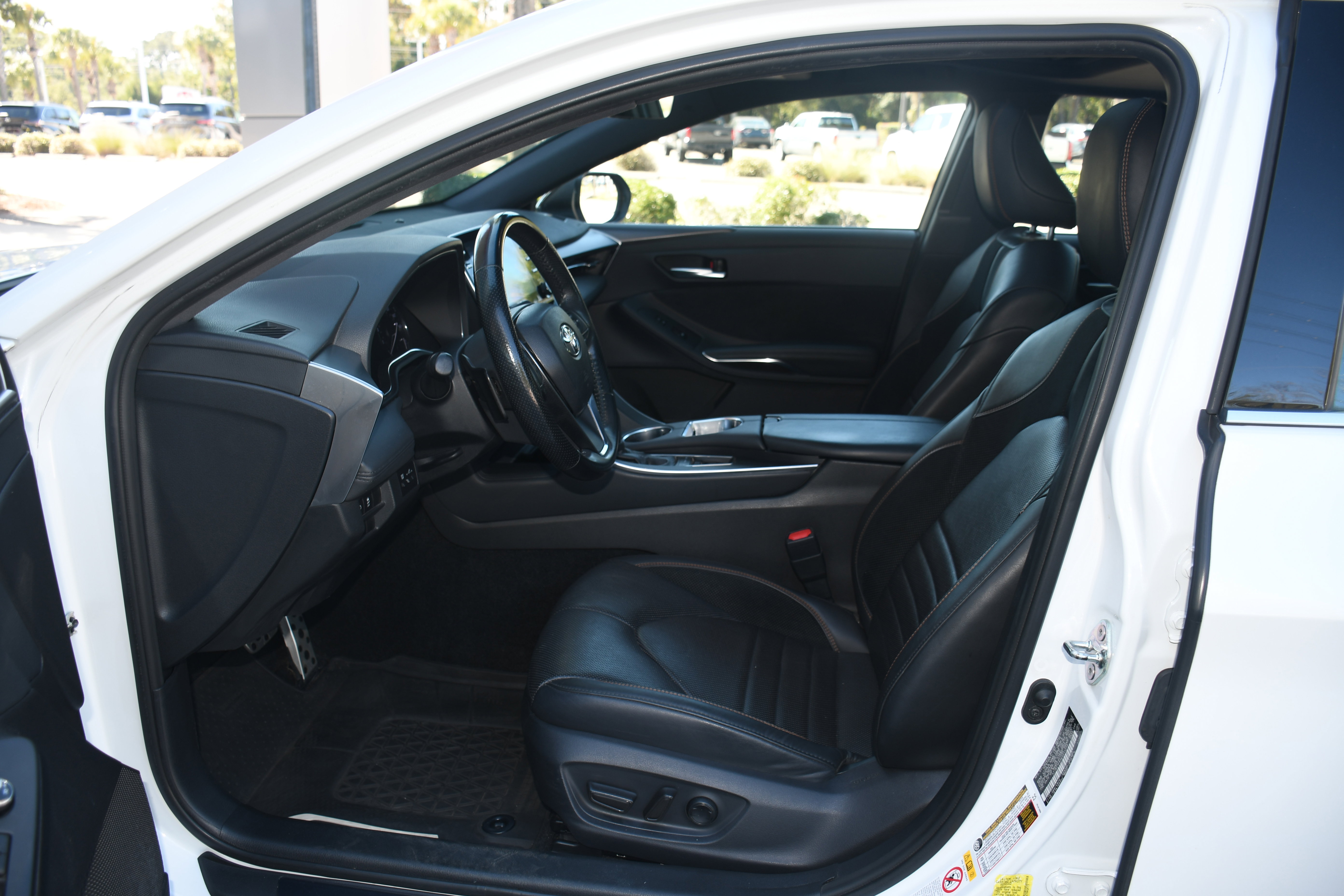 Used 2019 Toyota Avalon XSE image 8