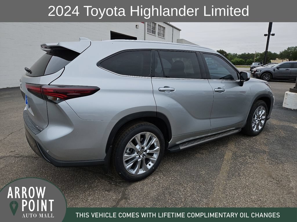 Used 2024 Toyota Highlander Limited FWD image 12