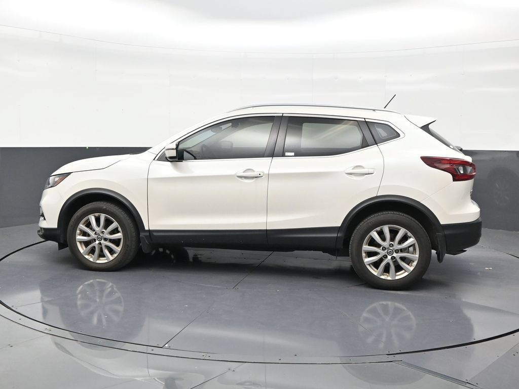 Used 2022 Nissan Rogue Sport SV FWD image 2