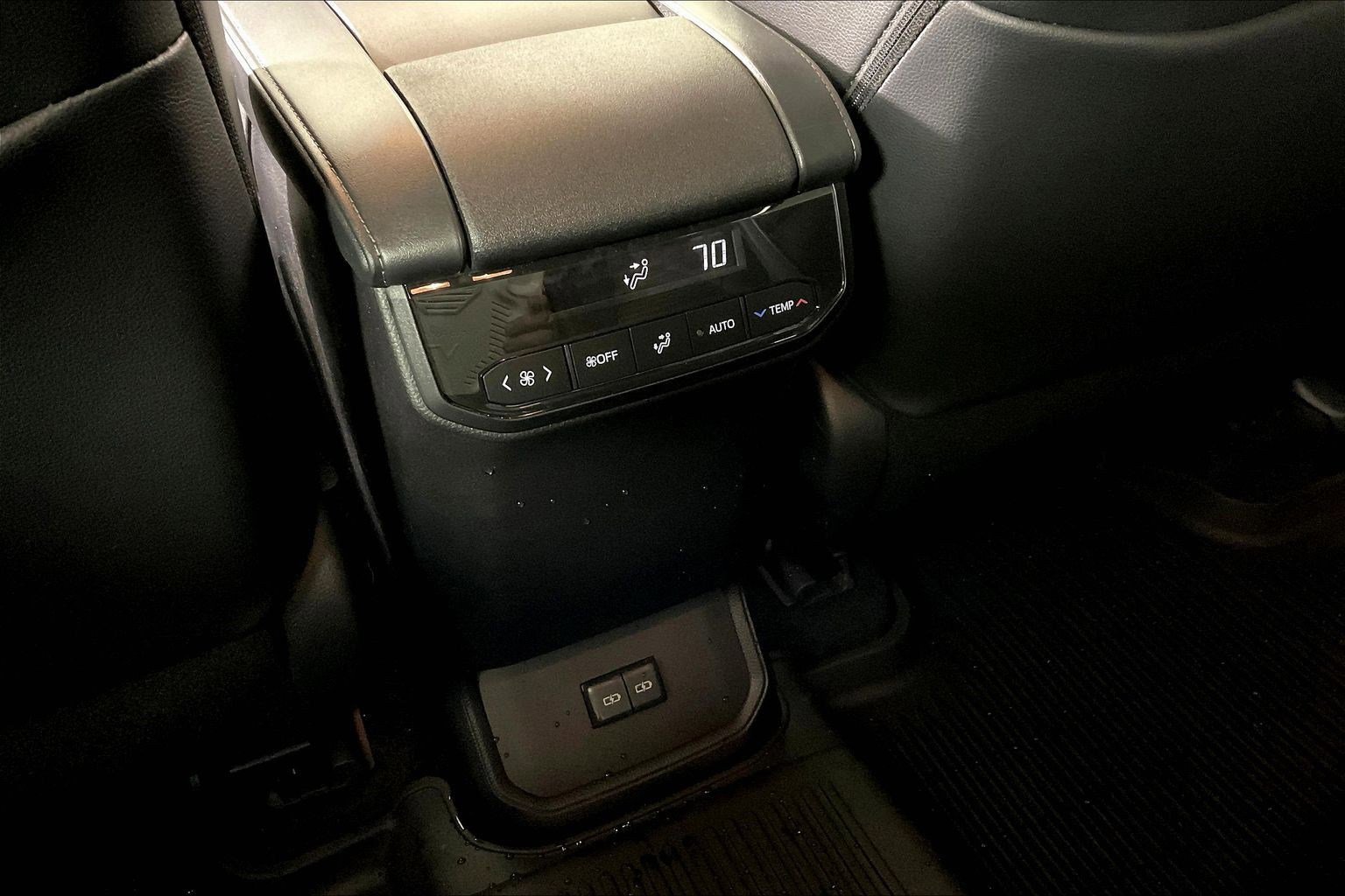 Used 2026 Toyota Highlander XSE AWD/4WD image 11