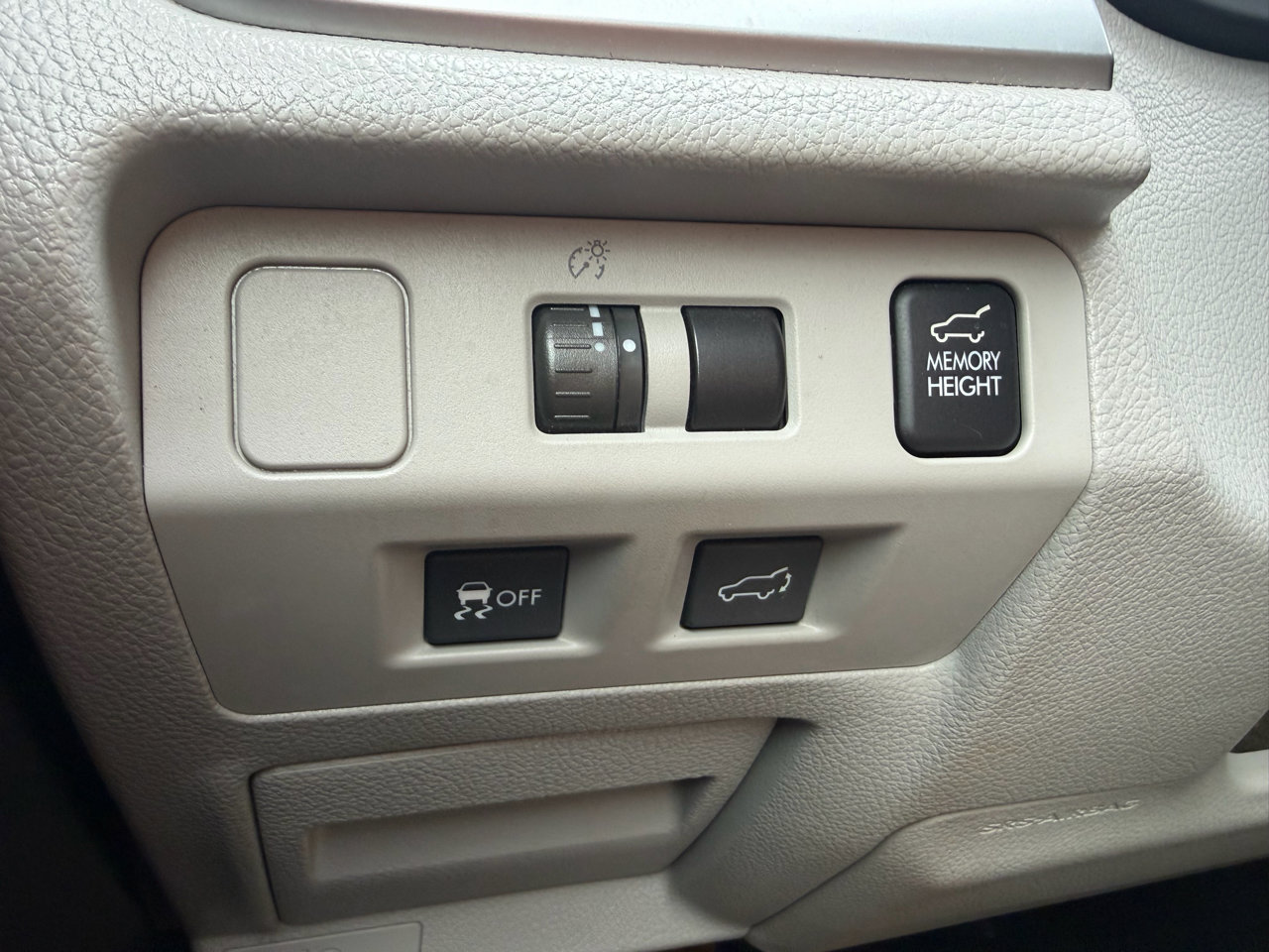 Used 2014 Subaru Forester 2.5i Limited image 24