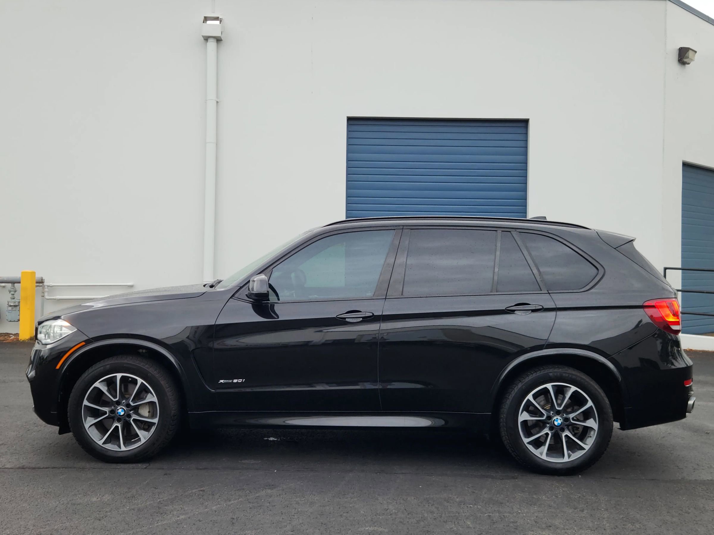 Used 2016 BMW X5 xDrive50i w/ M Sport AWD/4WD image 2