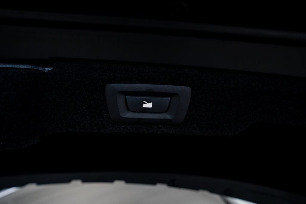 Used 2024 Lucid Air Pure RWD image 48