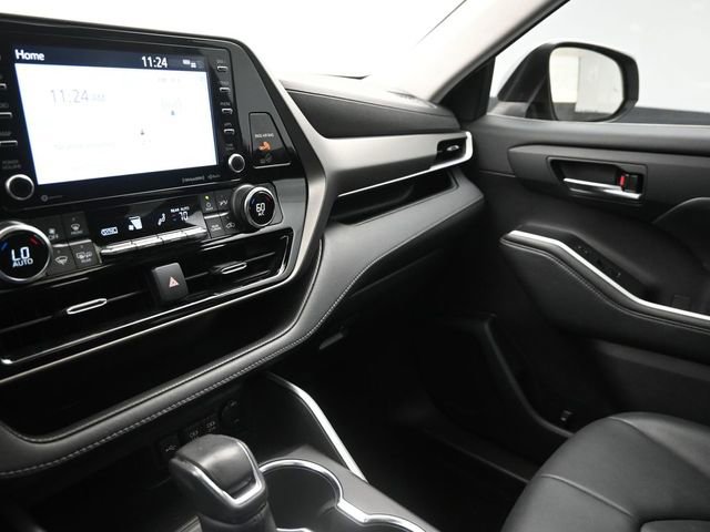 Used 2021 Toyota Highlander XLE image 32