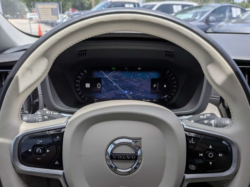 Used 2022 Volvo XC60 B5 Inscription w/ Advanced Package FWD image 37