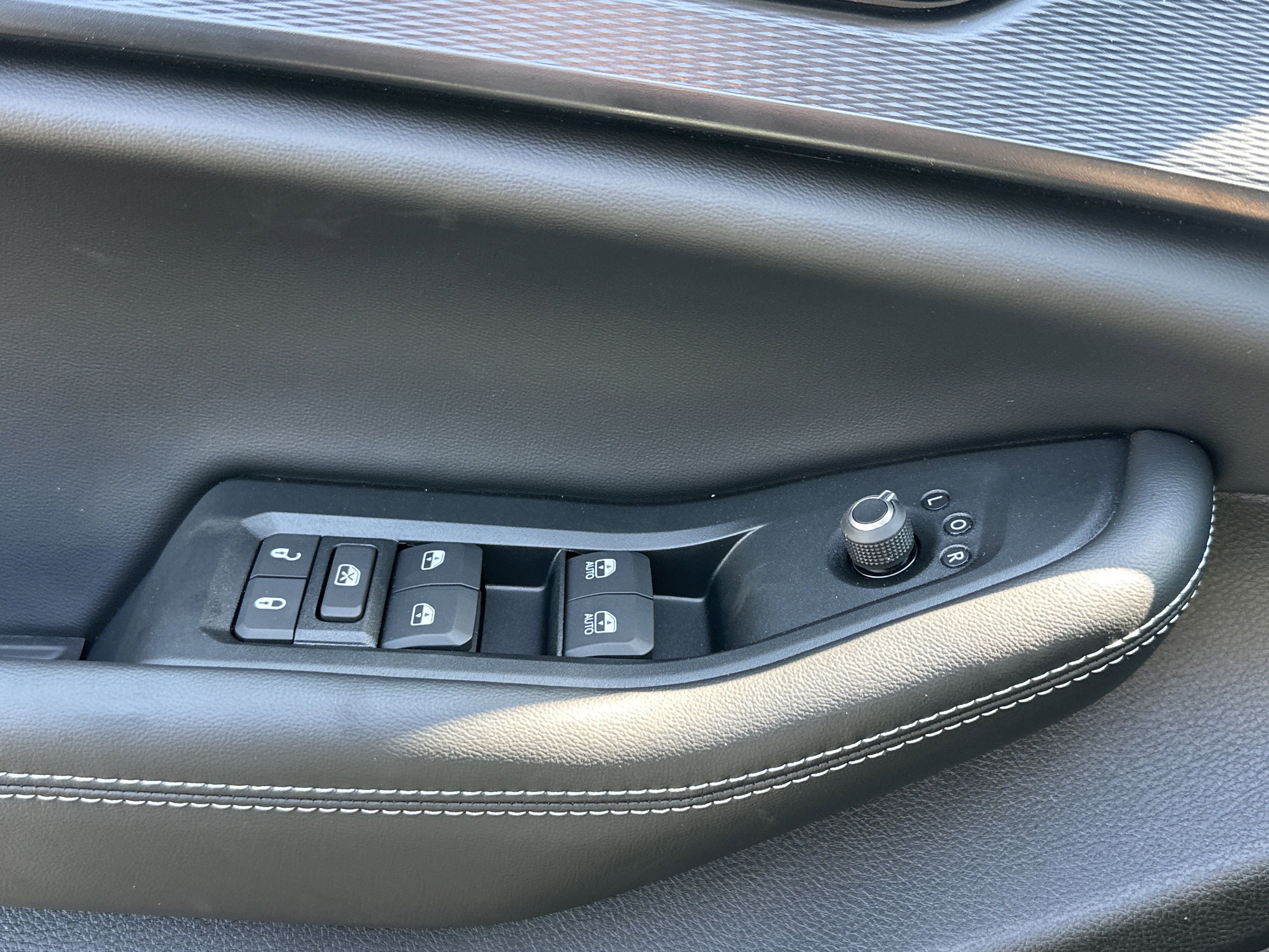 New 2026 Jeep Grand Cherokee Laredo AWD/4WD image 12