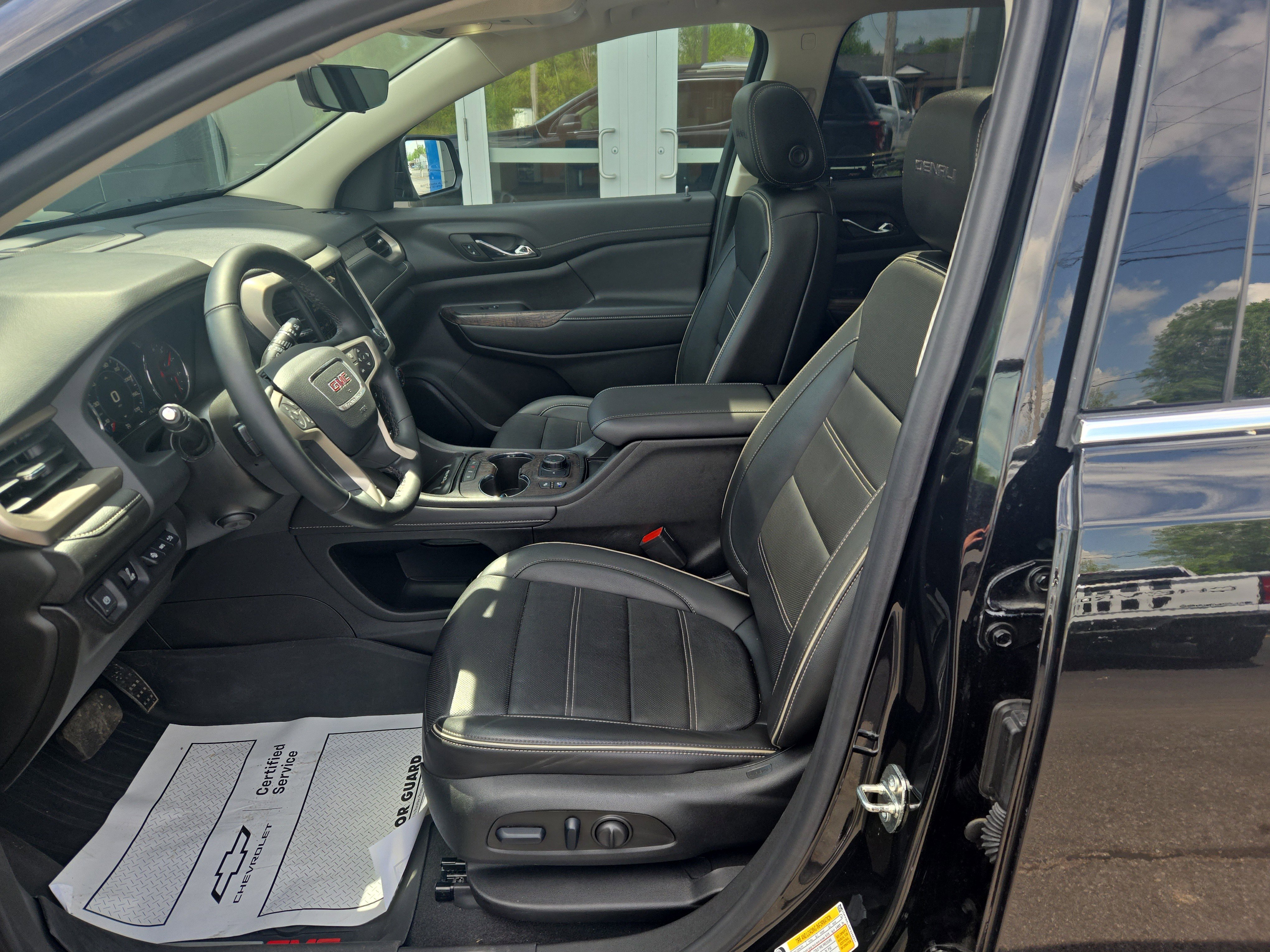 Certified 2023 GMC Acadia Denali w/ Denali Technology Package AWD/4WD image 5