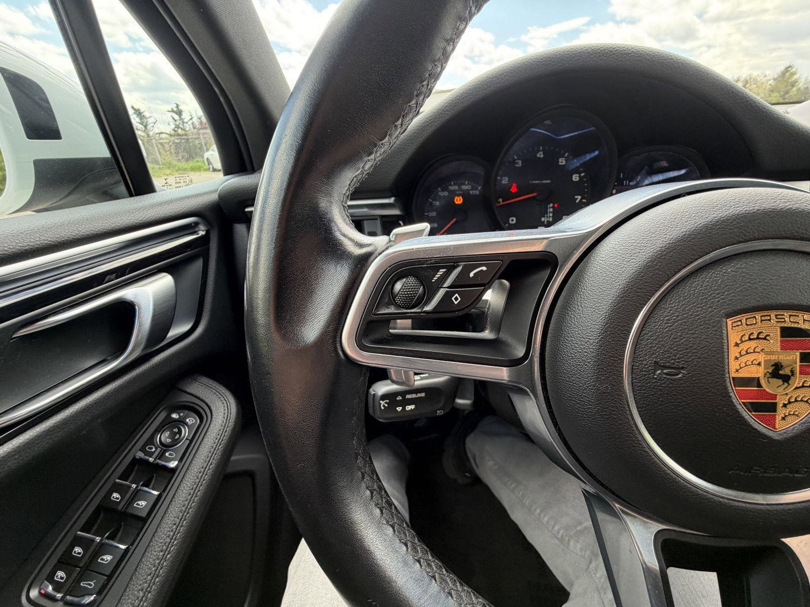 Used 2021 Porsche Macan w/ Premium Package AWD/4WD image 17